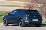 CUPRA Le&oacute;n 1.4 TSI e-HYBRID 180 kW (245 CV) DSG Le&oacute;n e-HYBRID Turismo Azul Petrol Matt Exterior Lateral-Posterior 5 puertas