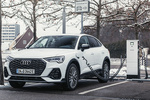 Audi Q3 Sportback 45 TFSIe S tronic Sportback Black line edition TFSIe Todo terreno Blanco Glaciar Exterior Toma de recarga 5 puertas