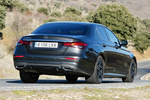 Mercedes-Benz Clase E E 300 de 4MATIC 300 de AMG Line con Paquete Night Turismo Gris grafito metalizado Exterior Posterior-Lateral 4 puertas