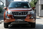 Mahindra XUV 500 Gama XUV 500 Gama XUV 500 Todo terreno Mystic Copper Exterior Frontal 5 puertas