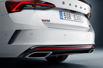 Skoda Octavia RS 1.4 TSI iV 180 kW (245 CV) DSG RS iV Turismo Blanco Luna Metalizado Exterior Salida de escape 5 puertas