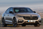 Skoda Octavia RS 1.4 TSI iV 180 kW (245 CV) DSG RS iV Turismo Plata Brillante Metalizado Exterior Lateral-Frontal 5 puertas