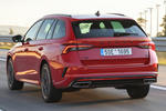 Skoda Octavia Combi RS 1.4 TSI iV 180 kW (245 CV) DSG Combi RS iV Turismo familiar Rojo Velvet Metalizado Exterior Lateral-Posterior 5 puertas