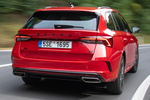 Skoda Octavia Combi RS 1.4 TSI iV 180 kW (245 CV) DSG Combi RS iV Turismo familiar Rojo Velvet Metalizado Exterior Posterior-Lateral 5 puertas
