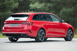 Skoda Octavia Combi RS 2.0 TSI 180 kW (245 CV) DSG Combi RS Turismo familiar Rojo Velvet Metalizado Exterior Posterior-Lateral 5 puertas