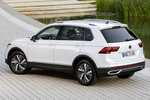 Volkswagen Tiguan eHybrid eHybrid Elegance  Todo terreno Blanco Oryx Efecto N&aacute;car Exterior Cenital-Lateral-Posterior 5 puertas