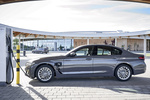 BMW Serie 5 520e L&iacute;nea Luxury Turismo Gris Bernina Exterior Toma de recarga 4 puertas