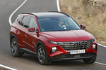 Hyundai Tucson 1.6 T-GDI HEV 169 kW (230 CV) 4x4 6AT Style H&iacute;brido Todo terreno Engine Red Exterior Cenital-Lateral-Frontal 5 puertas