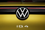 Volkswagen ID.4 150 kW (204 CV) 77 kWh 1st Max Todo terreno Honey Yellow Metalizado Negro Exterior Emblema marca 5 puertas
