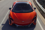 McLaren High-Performance Hybrid Artura (Versi&oacute;n con el volante a la derecha) Artura Black Pack Coup&eacute; Vermillion Red Exterior Frontal-Cenital 2 puertas