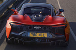 McLaren High-Performance Hybrid Artura (Versi&oacute;n con el volante a la derecha) Artura Black Pack Coup&eacute; Vermillion Red Exterior Posterior-Lateral 2 puertas