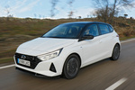 Hyundai i20 1.0 T-GDi 73,5 kW (100 CV) 48V Tecno Turismo Polar White Exterior Frontal-Lateral 5 puertas