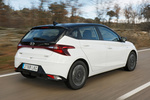 Hyundai i20 1.0 T-GDi 73,5 kW (100 CV) 48V Tecno Turismo Polar White Exterior Posterior-Lateral 5 puertas