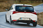 Hyundai i20 1.0 T-GDi 73,5 kW (100 CV) 48V Tecno Turismo Polar White Exterior Lateral-Posterior 5 puertas