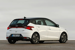 Hyundai i20 1.0 T-GDi 73,5 kW (100 CV) 48V Tecno Turismo Polar White Exterior Posterior-Lateral 5 puertas