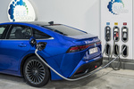 Toyota Mirai Luxury Luxury Marr&oacute;n Turismo Exterior Toma de recarga 4 puertas