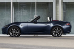 Mazda MX-5 ST 2.0 SKYACTIV-G 135 kW (184 CV) i-Stop & i-Eloop Blue & Red Edition Soft Top Descapotable Deep Crystal Blue Mica Exterior Lateral 2 puertas