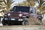 Jeep Gladiator Diesel 3.0 194 kW (264 CV) Auto 4x4 Overland Pick up Snazzberry Exterior Frontal-Lateral 4 puertas