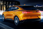 Ford Mustang Mach-E GT AWD 358 kW (487 CV) Rango Extendido 99 kWh Mach-E GT Todo terreno Amarillo Cyber Exterior Lateral-Posterior 5 puertas