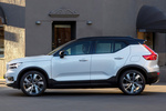 Volvo XC40 P8 AWD Recharge Recharge Todo terreno Gris Plata Glaciar Exterior Lateral 5 puertas