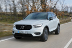 Volvo XC40 T2 R-Design Todo terreno Crystal White Metallic  Exterior Frontal-Lateral 5 puertas