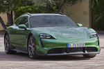 Porsche Taycan Cross Turismo Turbo S Cross Turismo Turbo S con Paquete SportDesign Offroad Gris Vesuvius Turismo familiar Verde Mamba Metalizado Exterior Lateral-Frontal 5 puertas