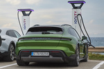 Porsche Taycan Cross Turismo Turbo S Cross Turismo Turbo S con Paquete SportDesign Offroad Gris Vesuvius Turismo familiar Verde Mamba Metalizado Exterior Toma de recarga 5 puertas