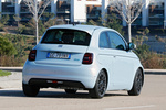 Fiat 500 500e 87 kW (118 CV) 500e Icon Turismo Azul Celestial Exterior Posterior-Lateral 2 puertas