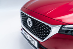 MG EHS EHS Plug-In Hybrid Luxury Todo terreno Phantom Red Exterior Parrilla 5 puertas