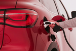 MG EHS EHS Plug-In Hybrid Luxury Todo terreno Phantom Red Exterior Toma de recarga 5 puertas
