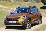Dacia Sandero 74 kW (100 CV) ECO-G Stepway Comfort Stepway Turismo Naranja Atacama Exterior Frontal-Lateral 5 puertas