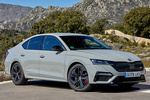 Skoda Octavia RS 2.0 TSI 180 kW (245 CV) DSG RS Turismo Plata Brillante Metalizado Exterior Lateral-Frontal 5 puertas