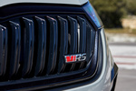 Skoda Octavia RS 2.0 TSI 180 kW (245 CV) DSG RS Turismo Plata Brillante Metalizado Exterior Parrilla 5 puertas