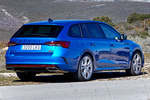 Skoda Octavia Combi RS 2.0 TSI 180 kW (245 CV) DSG Combi RS Turismo familiar Azul Race Metalizado Exterior Posterior-Lateral 5 puertas
