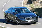 Skoda Octavia 1.0 TSI mHEV 81 kW (110 CV) DSG Style Turismo Gris Cuarzo Metalizado Exterior Lateral-Frontal 5 puertas