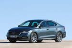 Skoda Octavia 1.0 TSI mHEV 81 kW (110 CV) DSG Style Turismo Gris Cuarzo Metalizado Exterior Frontal-Lateral 5 puertas