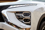 Mitsubishi Eclipse Cross PHEV Kaiteki+ 4WD PHEV Kaiteki+ Todo terreno Blanco Diamante metalizado Exterior Faro 5 puertas