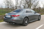 Mercedes-Benz Clase S 400 d 4MATIC AMG Line con Paquete Night Turismo Gris selenita metalizado Exterior Posterior-Lateral 4 puertas