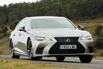 Lexus LS 500h AWD Luxury L-Aniline Turismo Plata Lunar Exterior Lateral-Frontal 4 puertas