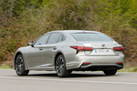 Lexus LS 500h AWD Luxury L-Aniline Turismo Plata Lunar Exterior Lateral-Posterior 4 puertas
