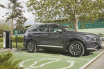 Hyundai Santa Fe 1.6 T-GDI PHEV 195 kW (265 CV) Style PHEV Todo terreno Magnetic Gray Exterior Toma de recarga 5 puertas