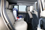 Land Rover Defender 110 P400 AWD Auto MHEV 110 First Edition Todo terreno Interior Silla infantil 5 puertas