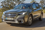 Subaru Outback 2.5i Lineartronic Touring Turismo familiar Autumn Green Metallic Exterior Frontal-Lateral 5 puertas