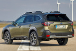 Subaru Outback 2.5i Lineartronic Touring Turismo familiar Autumn Green Metallic Exterior Lateral-Posterior 5 puertas
