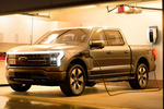 Ford F-150 Gama F-150 Lightning Lightning Platinum Pick up Exterior Toma de recarga 4 puertas