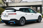 BMW iX xDrive40 Essence BMWi Blau Todo terreno Alpinweiss Exterior Posterior-Lateral 5 puertas