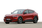 Ford Mustang Mach-E AWD 258 kW (351 CV) Rango Extendido 99 kWh Mach-E AWD Rango Extendido Todo terreno Rojo Rapid Met&aacute;lico Exterior Frontal-Lateral 5 puertas
