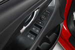 Hyundai i30 5p 1.0 TGDI 48V 88 kW (120 CV) N Line Turismo Interior Mandos puerta 5 puertas