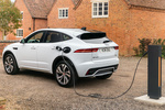Jaguar E-PACE P300e R-Dynamic PHEV Todo terreno Yulong White Exterior Toma de recarga 5 puertas