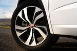 Jaguar E-PACE P300e R-Dynamic PHEV Todo terreno Yulong White Exterior Llanta 5 puertas
